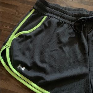 UNDER ARMOUR SHORTS